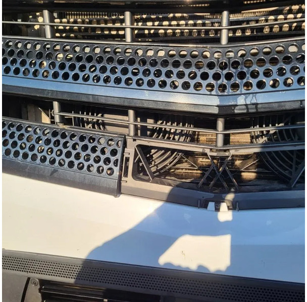 Tracteur routier Mercedes-Benz ACTROS 1863 / ENGINE RUNNING / RETARDER / PARK-COOL /HYDRAULICS / ONLY: 268593KM / GIGA-SPACE / MIRRORCAM / AUTOMATIC / EURO-6 /: photos 14 Tracteur routier Mercedes-Benz ACTROS 1863 / ENGINE RUNNING / RETARDER / PARK-COOL /HYDRAULICS / ONLY: 268593KM / GIGA-SPACE / MIRRORCAM / AUTOMATIC / EURO-6 /: photos 14