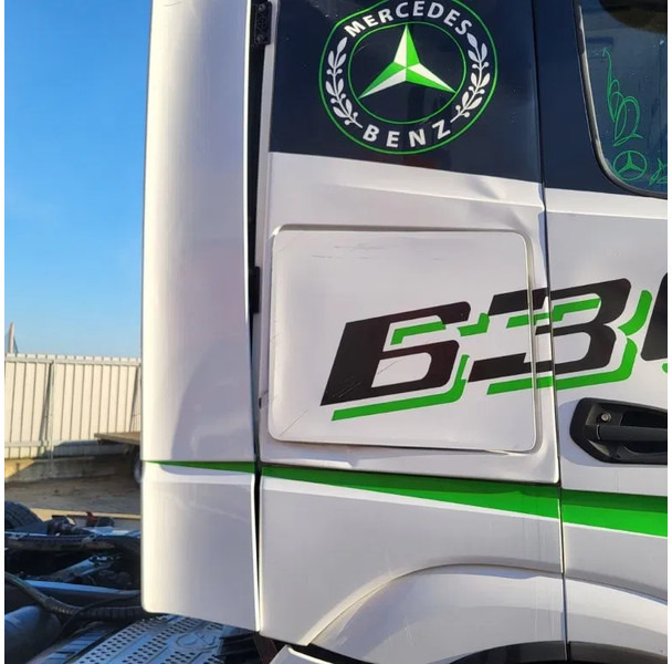 Tracteur routier Mercedes-Benz ACTROS 1863 / ENGINE RUNNING / RETARDER / PARK-COOL /HYDRAULICS / ONLY: 268593KM / GIGA-SPACE / MIRRORCAM / AUTOMATIC / EURO-6 /: photos 9 Tracteur routier Mercedes-Benz ACTROS 1863 / ENGINE RUNNING / RETARDER / PARK-COOL /HYDRAULICS / ONLY: 268593KM / GIGA-SPACE / MIRRORCAM / AUTOMATIC / EURO-6 /: photos 9