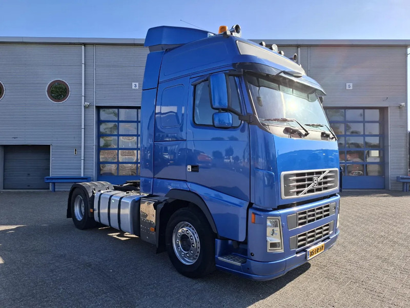Volvo FH13-400 / HYDRAULICS / NL TRUCK / TUV:14-09-2025 / GLOBETROTTER / FRIGDE / AIRCO / AUTOMATIC / EURO-5 / 2006 - Tracteur routier: photos 2 Volvo FH13-400 / HYDRAULICS / NL TRUCK / TUV:14-09-2025 / GLOBETROTTER / FRIGDE / AIRCO / AUTOMATIC / EURO-5 / 2006 - Tracteur routier: photos 2