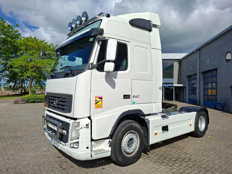 Volvo FH13-540 / HYDRAULICS / VEB+ / TUV:01-04-2026 / FRIDGE / AIRCO / SIDESKIRTS / AUTOMATIC / EURO-5 / 2012 - Tracteur routier: photos 1 Volvo FH13-540 / HYDRAULICS / VEB+ / TUV:01-04-2026 / FRIDGE / AIRCO / SIDESKIRTS / AUTOMATIC / EURO-5 / 2012 - Tracteur routier: photos 1