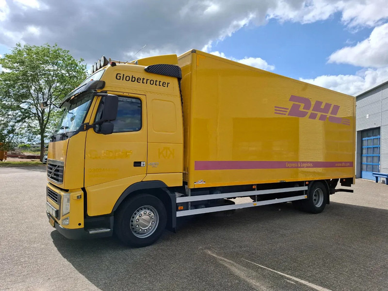 Volvo FH13-420 / NL TRUCK / PLATFORM 2000KG / AIRCO / FRIDGE / AUTOMATIC / EURO-5 / 2010 - Camion fourgon: photos 1 Volvo FH13-420 / NL TRUCK / PLATFORM 2000KG / AIRCO / FRIDGE / AUTOMATIC / EURO-5 / 2010 - Camion fourgon: photos 1