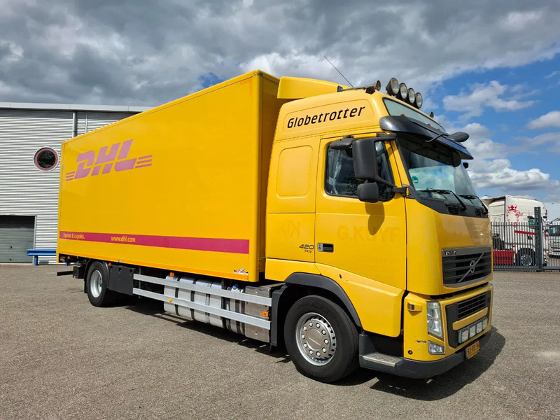 Volvo FH13-420 / NL TRUCK / PLATFORM 2000KG / AIRCO / FRIDGE / AUTOMATIC / EURO-5 / 2010 - Camion fourgon: photos 2 Volvo FH13-420 / NL TRUCK / PLATFORM 2000KG / AIRCO / FRIDGE / AUTOMATIC / EURO-5 / 2010 - Camion fourgon: photos 2