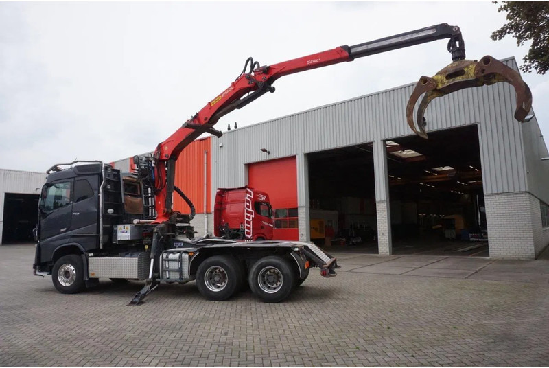 Volvo FH16-750 / ENGINE RUNNING / 6x4 / RETARDER / BIG AXLE / VEB+ / PALFINGER FD250 / EURO-6 / 2016 - Camion grumier, Camion grue: photos 5 Volvo FH16-750 / ENGINE RUNNING / 6x4 / RETARDER / BIG AXLE / VEB+ / PALFINGER FD250 / EURO-6 / 2016 - Camion grumier, Camion grue: photos 5