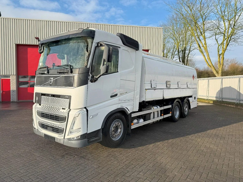 Volvo FH5-500 6X2 / ENGINE RUNNING / LIFT+LENKACHSE / FULL AIR / ADR / EUROTANK / 9-TON FRONT AXLE / EURO-6 / 2022 - Camion citerne: photos 1 Volvo FH5-500 6X2 / ENGINE RUNNING / LIFT+LENKACHSE / FULL AIR / ADR / EUROTANK / 9-TON FRONT AXLE / EURO-6 / 2022 - Camion citerne: photos 1