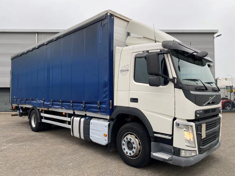 Volvo FM11-330 / LOW KM'S:472120 KM / LWDS / FULL-AIR / NAVI / CURTAIN SAILS / PLATFORM 2500KG / AUTOMATIC / EURO-6 / 2016 - Camion à rideaux coulissants: photos 2 Volvo FM11-330 / LOW KM'S:472120 KM / LWDS / FULL-AIR / NAVI / CURTAIN SAILS / PLATFORM 2500KG / AUTOMATIC / EURO-6 / 2016 - Camion à rideaux coulissants: photos 2