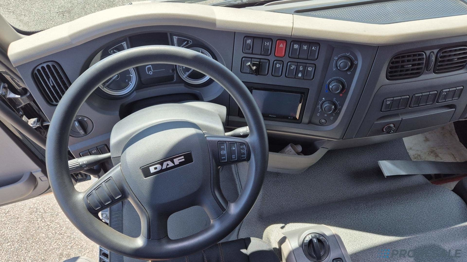 DAF LF 290 FA Sleeper Cab EURO 6 - valník s plachtou - Camion à rideaux coulissants: photos 5 DAF LF 290 FA Sleeper Cab EURO 6 - valník s plachtou - Camion à rideaux coulissants: photos 5