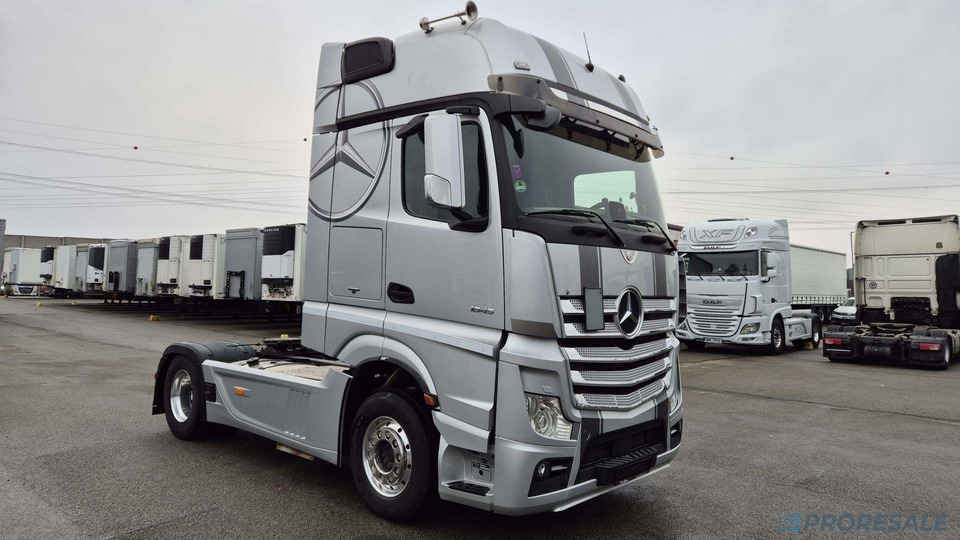 MERCEDES-BENZ ACTROS 1845 LS GIGA EURO 6 - Tracteur routier: photos 1 MERCEDES-BENZ ACTROS 1845 LS GIGA EURO 6 - Tracteur routier: photos 1