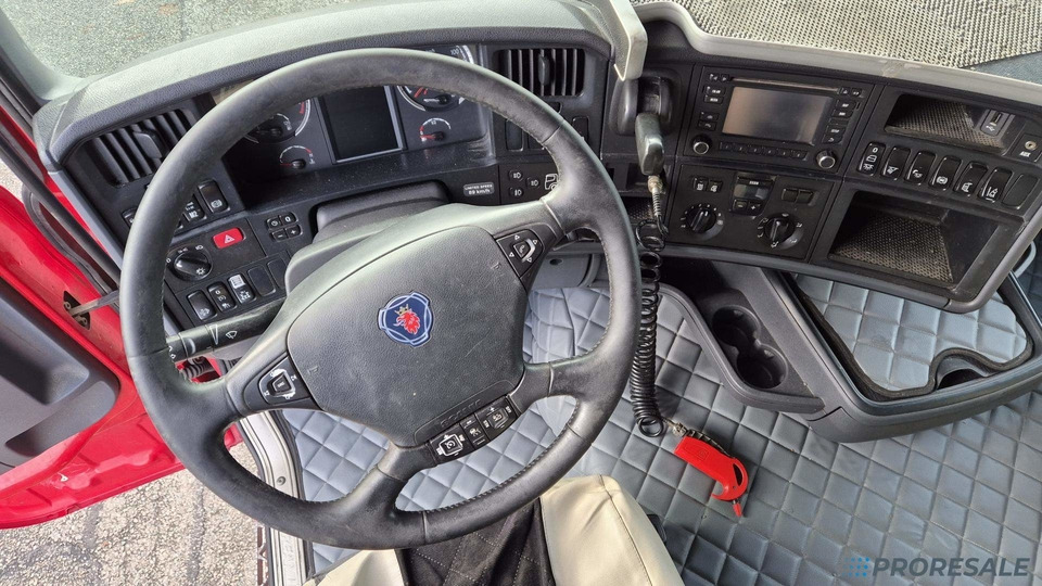 SCANIA R450 N320 HIGH LINE EURO 6 - Tracteur routier: photos 4 SCANIA R450 N320 HIGH LINE EURO 6 - Tracteur routier: photos 4