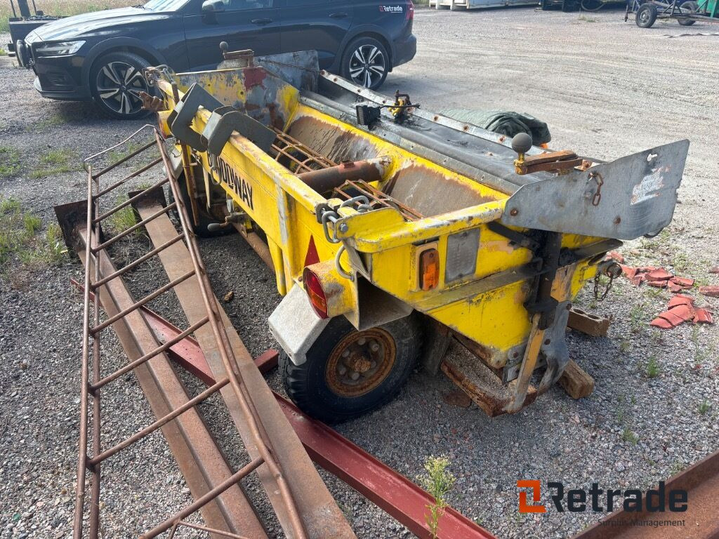 Bogserad sandspridare Broddway 240 - Epandeur de sable: photos 2 Bogserad sandspridare Broddway 240 - Epandeur de sable: photos 2