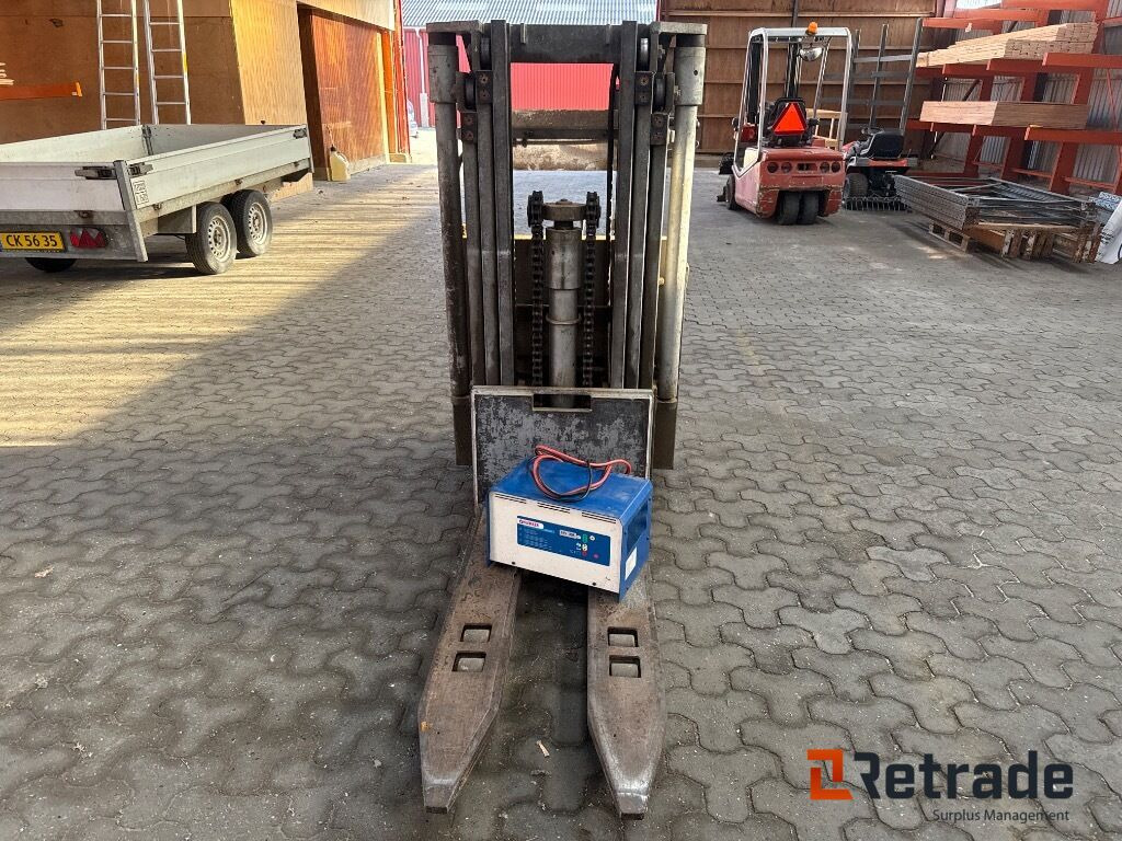 El-stabler Toyota SBE/S1500 - Gerbeur: photos 5 El-stabler Toyota SBE/S1500 - Gerbeur: photos 5