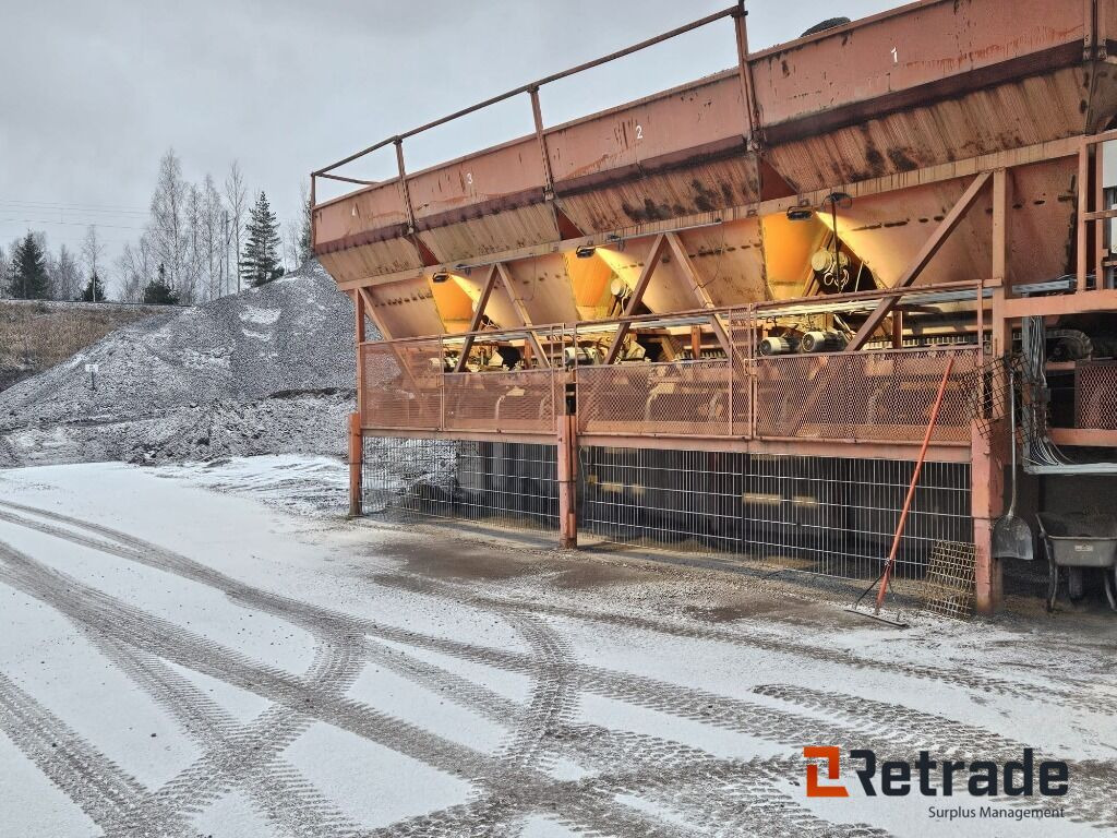 2 x Feeders Amomatic 8 pcs Silo VS 150 - Engins de chantier: photos 1 2 x Feeders Amomatic 8 pcs Silo VS 150 - Engins de chantier: photos 1