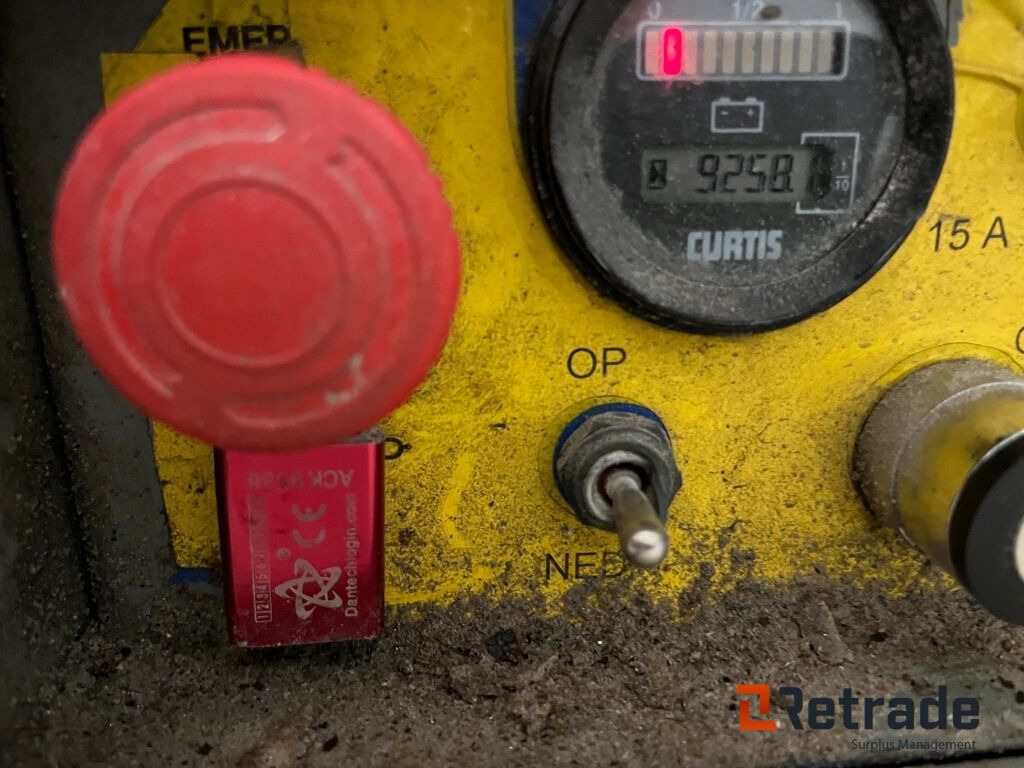 UpRight TM12 - 6meters lift - Engins de chantier: photos 5 UpRight TM12 - 6meters lift - Engins de chantier: photos 5