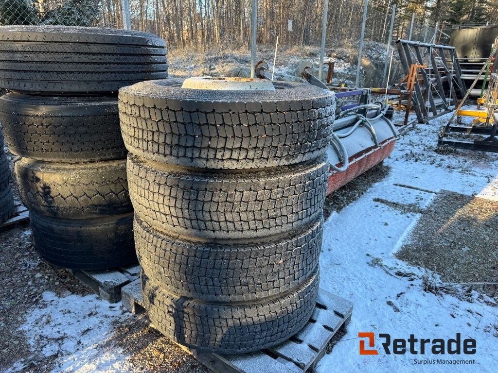 Parti med däck och fälg Volvo lastbil - Roue complète pour Camion: photos 2 Parti med däck och fälg Volvo lastbil - Roue complète pour Camion: photos 2