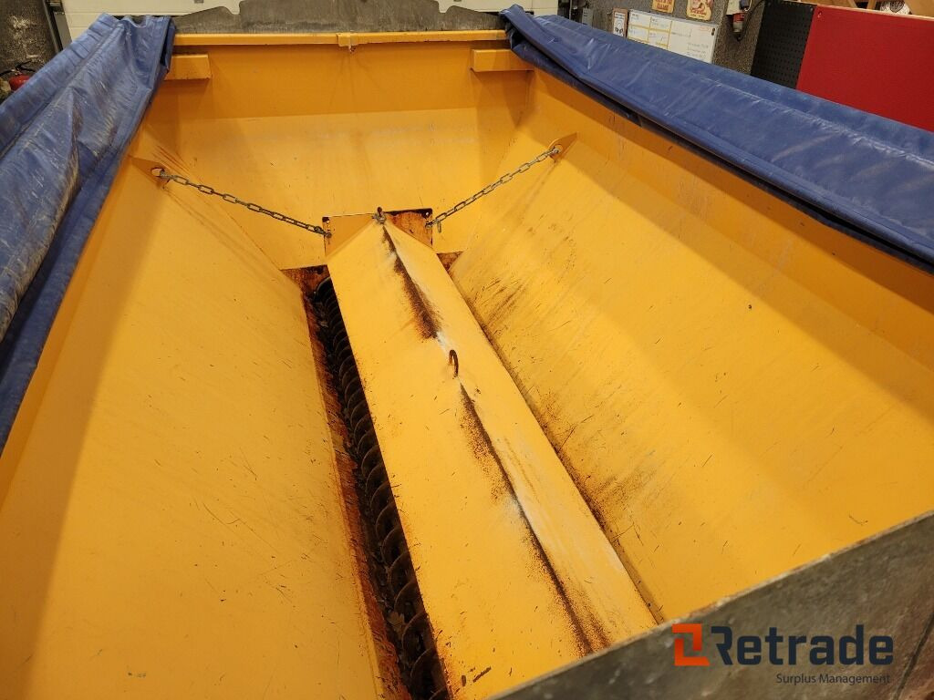 Sandspridare saltspridare Falköping Friggesåkers C7 på Lastväxlarram - Epandeur de sable: photos 5 Sandspridare saltspridare Falköping Friggesåkers C7 på Lastväxlarram - Epandeur de sable: photos 5