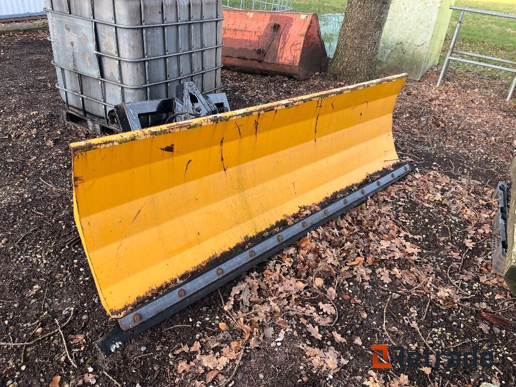 Snerydningsudstyr Sneskolv Havdrup Sneplov med hydraulisk sideskift, med gummikant nederst. - Matériel de chantier: photos 2 Snerydningsudstyr Sneskolv Havdrup Sneplov med hydraulisk sideskift, med gummikant nederst. - Matériel de chantier: photos 2