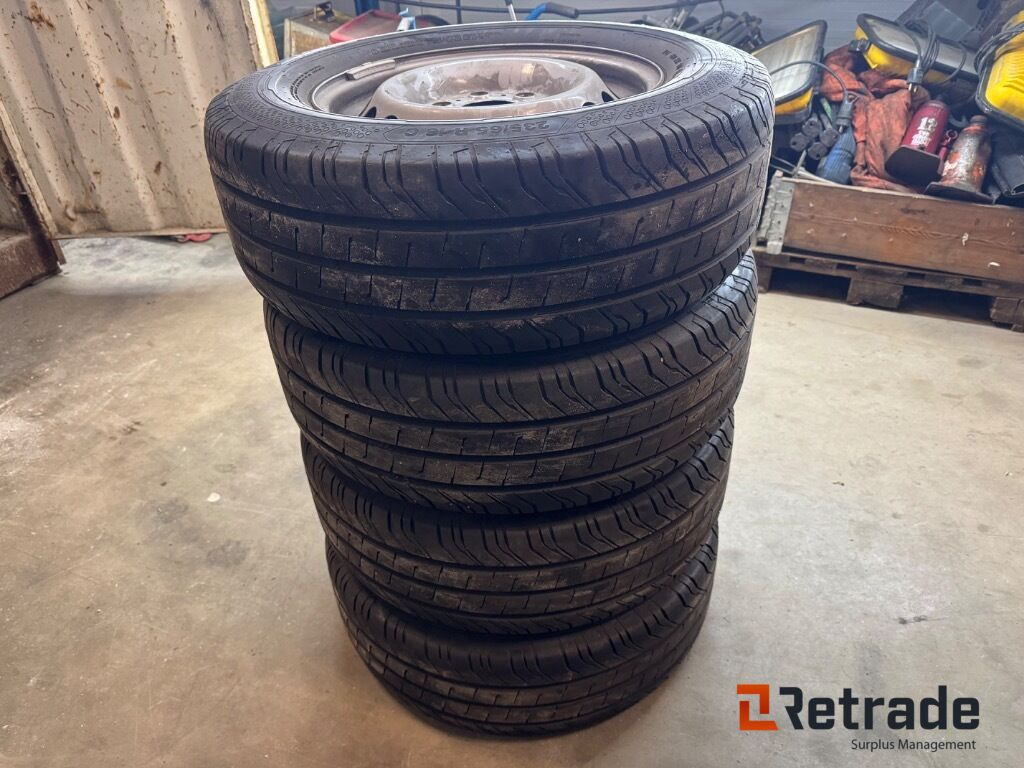 Sommardäck Continental 235/65R16C på fälg MB Sprinter - Matériel de chantier: photos 2 Sommardäck Continental 235/65R16C på fälg MB Sprinter - Matériel de chantier: photos 2