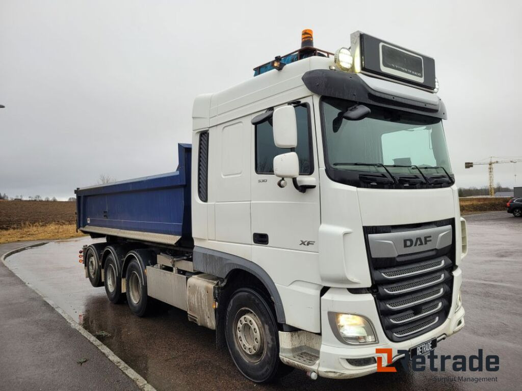 Tridem lastväxlare med flak Daf XF530 FAW Euro 6, låga mil -2022 - Camion benne: photos 3 Tridem lastväxlare med flak Daf XF530 FAW Euro 6, låga mil -2022 - Camion benne: photos 3