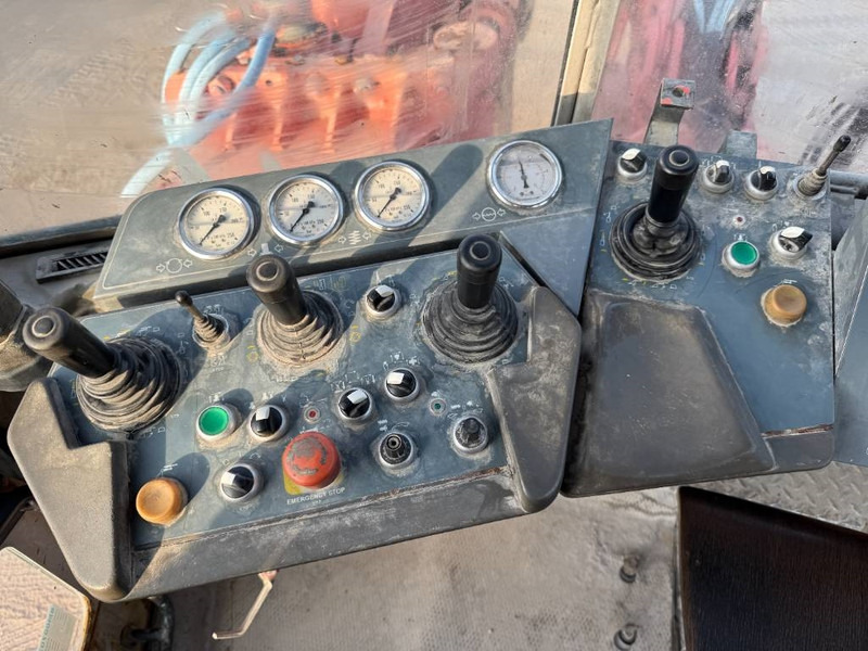 Foreuse Sandvik DT1130-SC - 3x TB150 Drill Boom + Basket Boom: photos 13 Foreuse Sandvik DT1130-SC - 3x TB150 Drill Boom + Basket Boom: photos 13