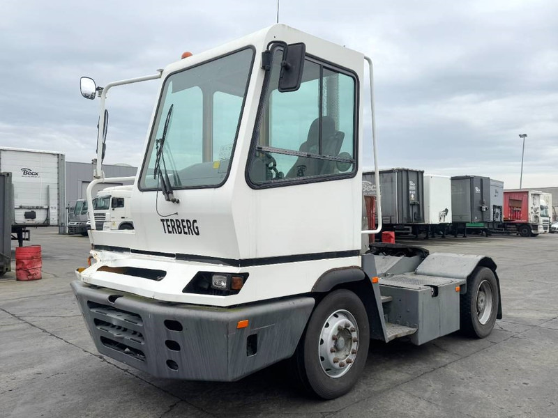 Terberg YT222 - Dutch truck / Automatic / 55t Payload - Tracteur portuaire: photos 1 Terberg YT222 - Dutch truck / Automatic / 55t Payload - Tracteur portuaire: photos 1