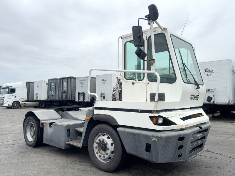 Terberg YT222 - Dutch truck / Automatic / 55t Payload - Tracteur portuaire: photos 5 Terberg YT222 - Dutch truck / Automatic / 55t Payload - Tracteur portuaire: photos 5