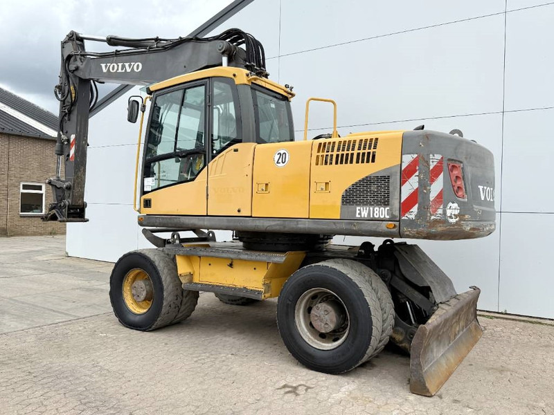 Volvo EW180C - Dutch Machine / Triple Boom - Pelle sur pneus: photos 3 Volvo EW180C - Dutch Machine / Triple Boom - Pelle sur pneus: photos 3