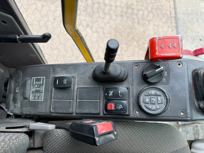 Pelle sur pneus Volvo EW180C - Dutch Machine / Triple Boom: photos 11 Pelle sur pneus Volvo EW180C - Dutch Machine / Triple Boom: photos 11