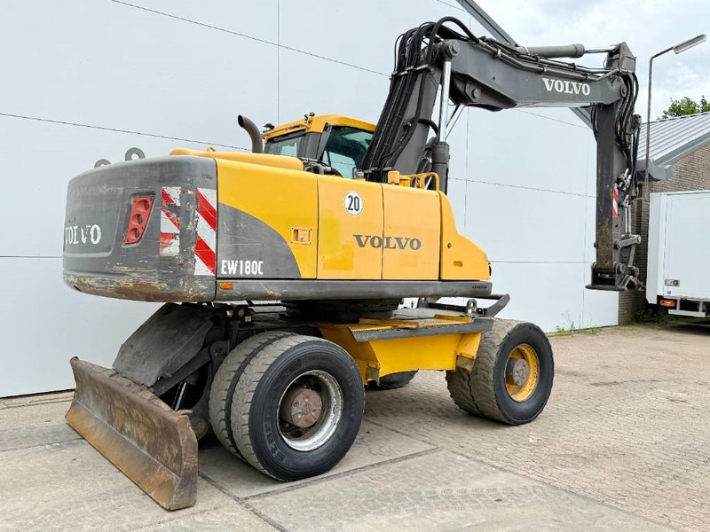 Volvo EW180C - Dutch Machine / Triple Boom - Pelle sur pneus: photos 5 Volvo EW180C - Dutch Machine / Triple Boom - Pelle sur pneus: photos 5