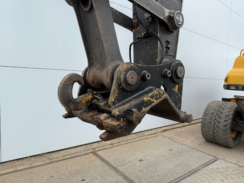 Pelle sur pneus Volvo EW180C - Dutch Machine / Triple Boom: photos 16 Pelle sur pneus Volvo EW180C - Dutch Machine / Triple Boom: photos 16