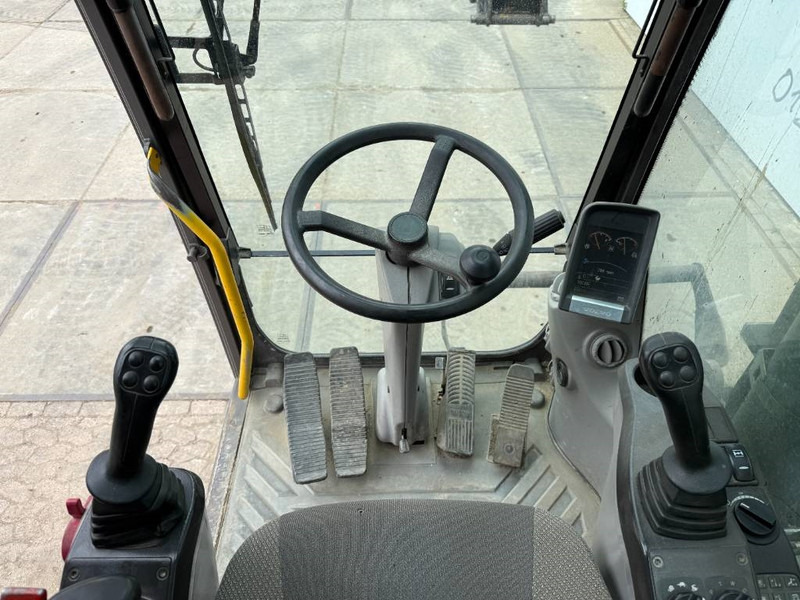 Pelle sur pneus Volvo EW180C - Dutch Machine / Triple Boom: photos 9 Pelle sur pneus Volvo EW180C - Dutch Machine / Triple Boom: photos 9