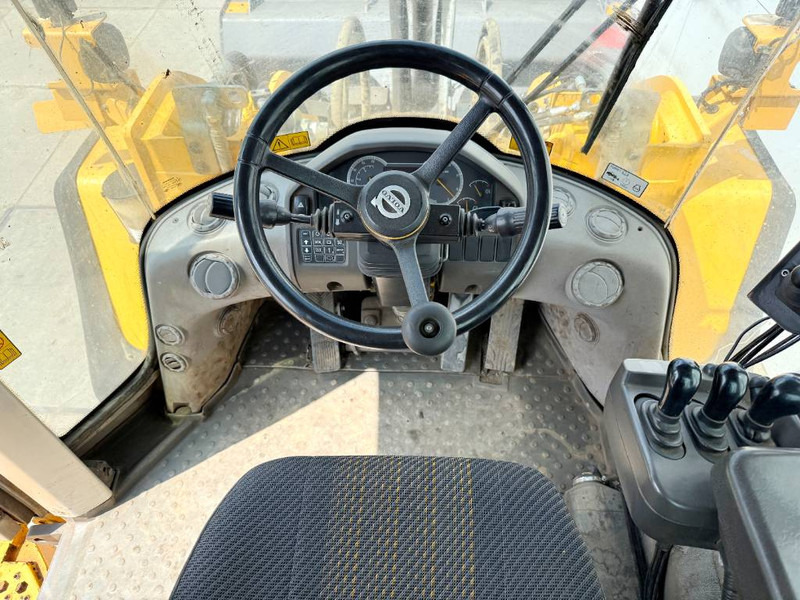 Chargeuse sur pneus Volvo L150H - German Machine / 3rd Function: photos 9