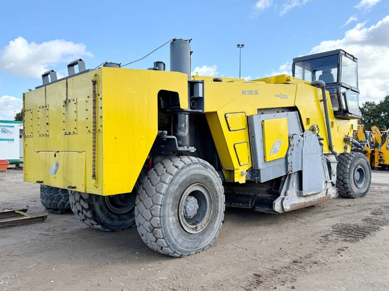 Wirtgen WR2500SK - Dutch Machine / Extra Miller and Tires - Travaux routiers: photos 4 Wirtgen WR2500SK - Dutch Machine / Extra Miller and Tires - Travaux routiers: photos 4