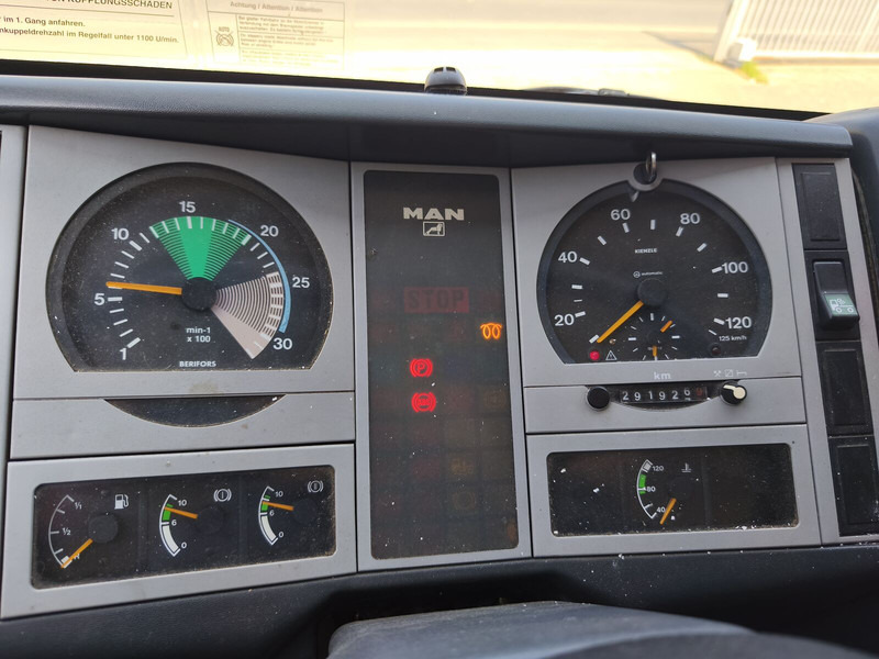 Camion fourgon MAN LE 10.220: photos 20