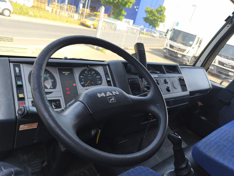 Camion fourgon MAN LE 10.220: photos 19