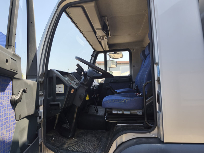 Camion fourgon MAN LE 10.220: photos 17