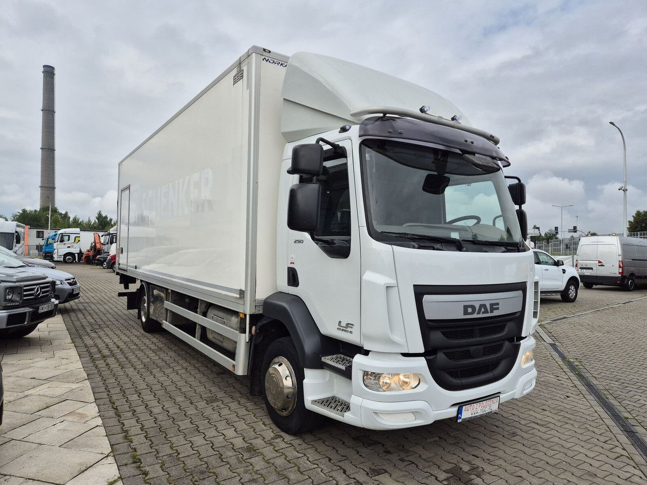 DAF LF 250 FA / Euro 6 / 18 EP / 3 Seats / 1 Owner - Camion fourgon: photos 4 DAF LF 250 FA / Euro 6 / 18 EP / 3 Seats / 1 Owner - Camion fourgon: photos 4