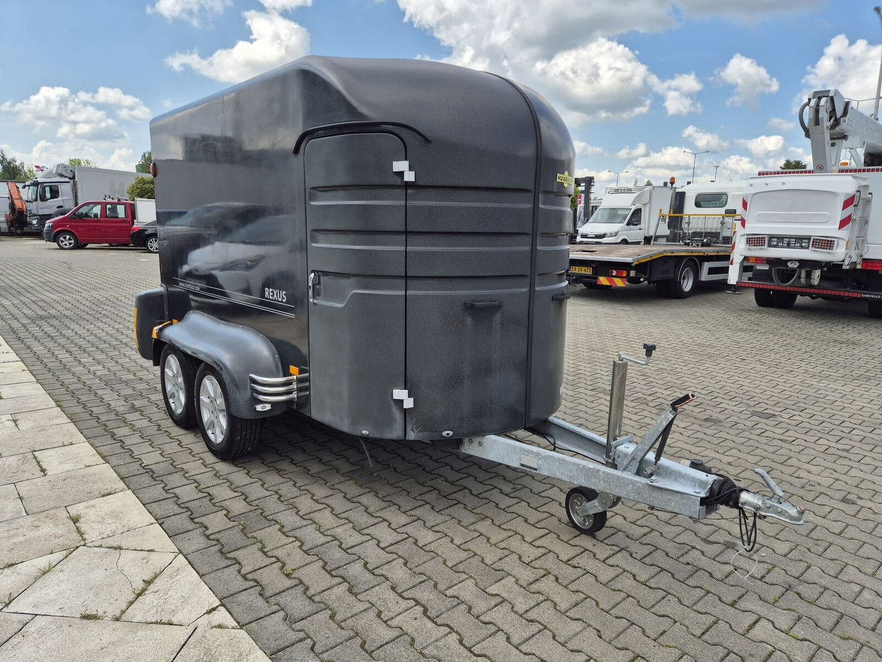 Humbaur Rexus 2000 - Van chevaux: photos 4 Humbaur Rexus 2000 - Van chevaux: photos 4