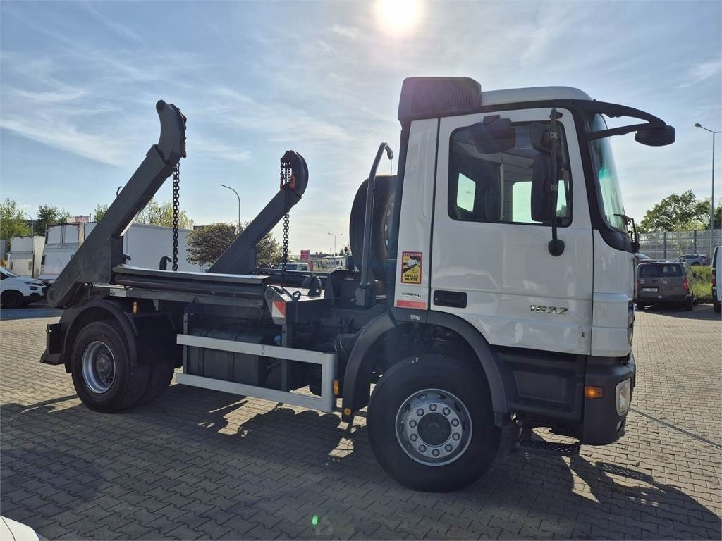 Mercedes-Benz Actros 1832 / FORNAL 180 / 1 OWNER / SERVICED! - Camion multibenne: photos 5 Mercedes-Benz Actros 1832 / FORNAL 180 / 1 OWNER / SERVICED! - Camion multibenne: photos 5
