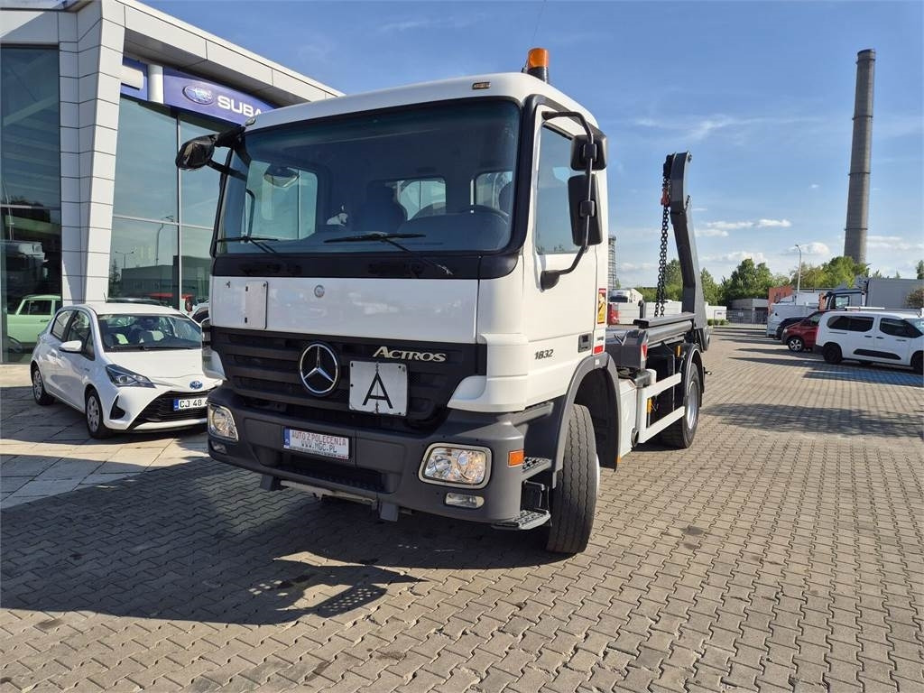 Mercedes-Benz Actros 1832 / FORNAL 180 / 1 OWNER / SERVICED! - Camion multibenne: photos 3 Mercedes-Benz Actros 1832 / FORNAL 180 / 1 OWNER / SERVICED! - Camion multibenne: photos 3