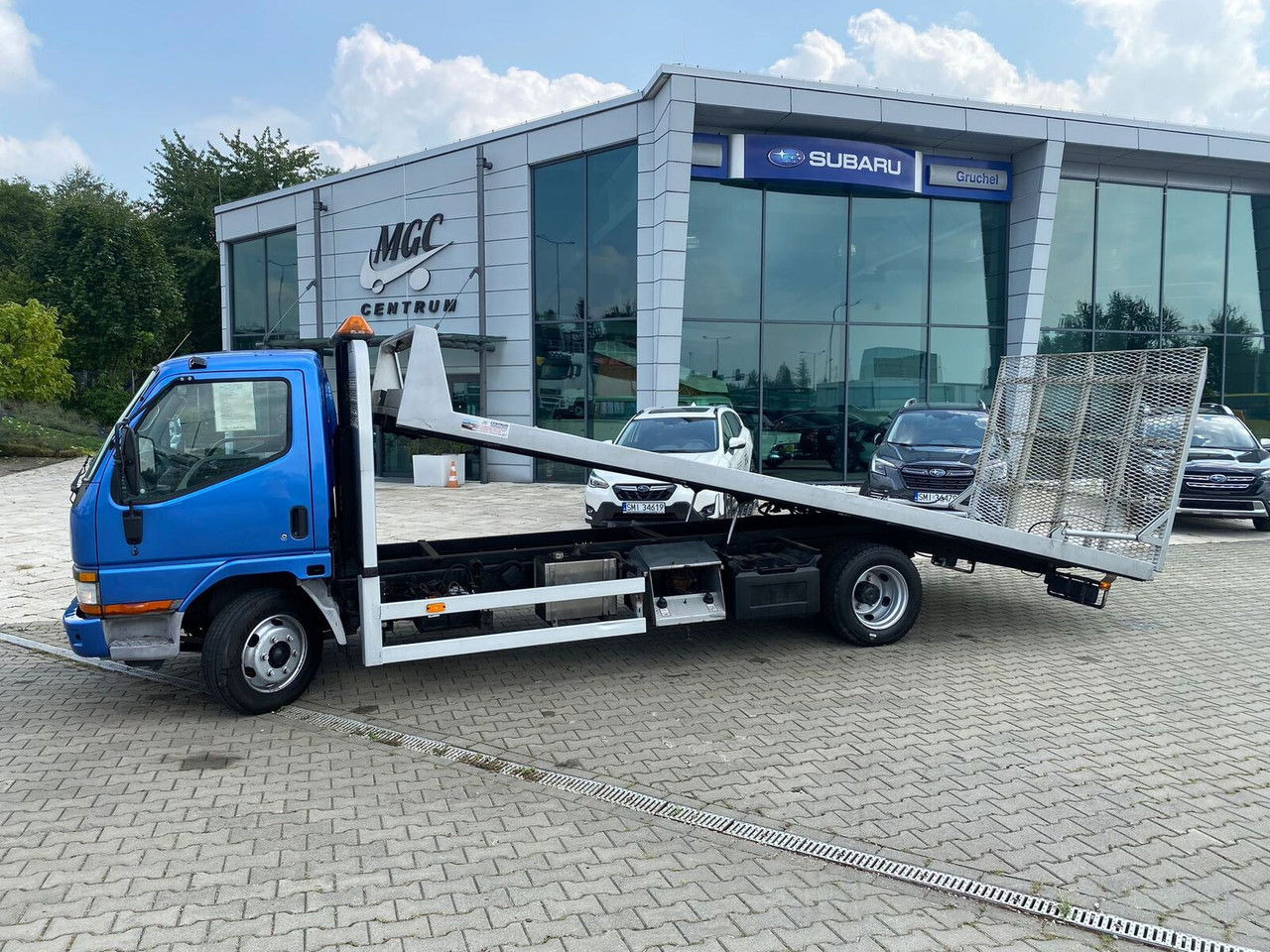 Mitsubishi Canter 3,0 D Mobile Platform / Hydraulic / Cars AND Machinery - Remorqueuse: photos 2 Mitsubishi Canter 3,0 D Mobile Platform / Hydraulic / Cars AND Machinery - Remorqueuse: photos 2