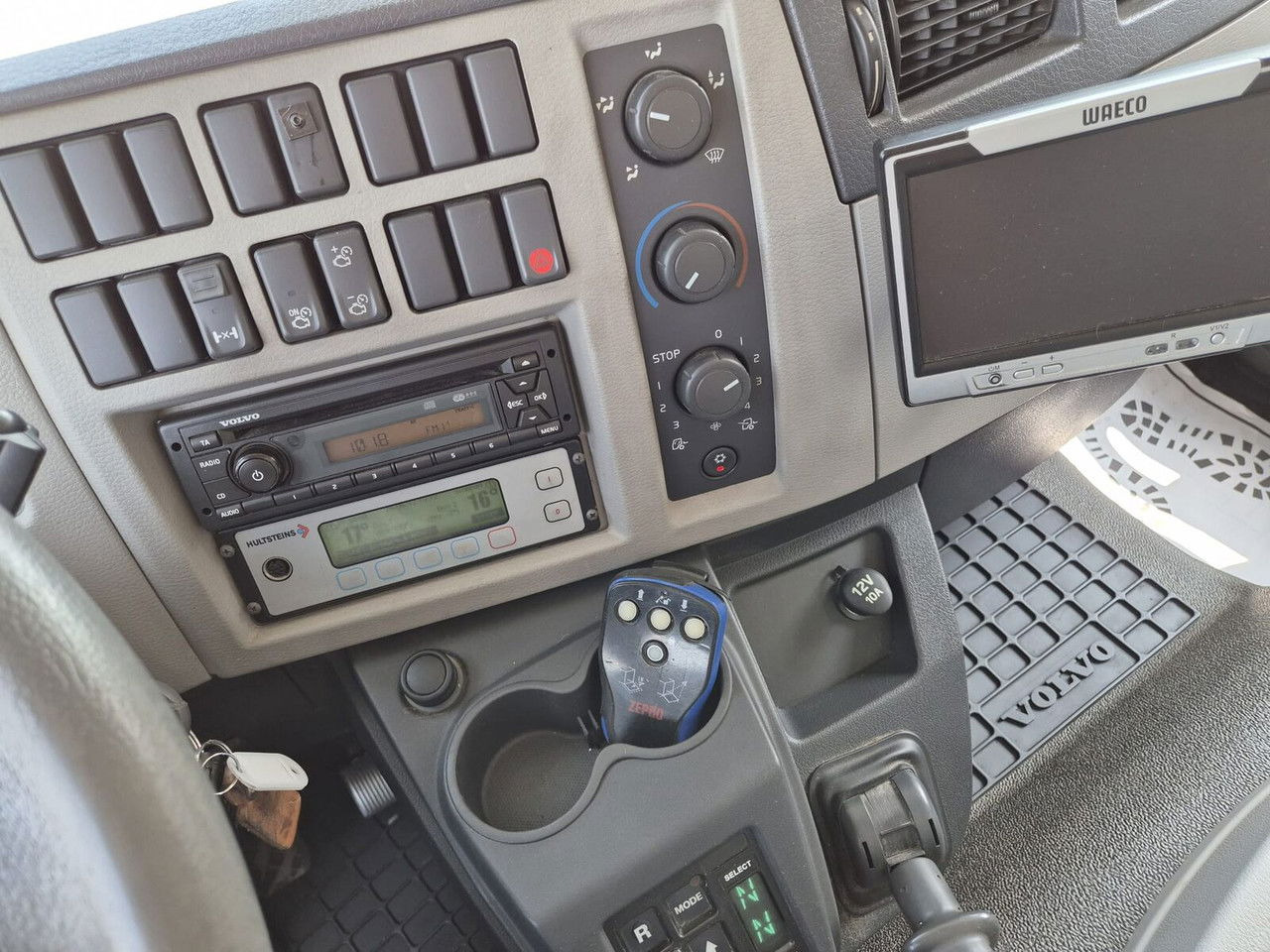 Camion fourgon Volvo FL 240: photos 29