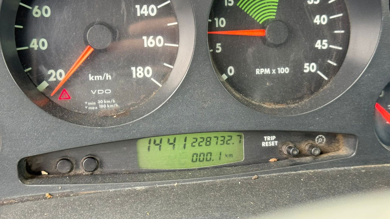 Fourgon plateau, Utilitaire double cabine Iveco Daily 65 C15 stake body - Hiab 045-3 - 7.5M: photos 23 Fourgon plateau, Utilitaire double cabine Iveco Daily 65 C15 stake body - Hiab 045-3 - 7.5M: photos 23