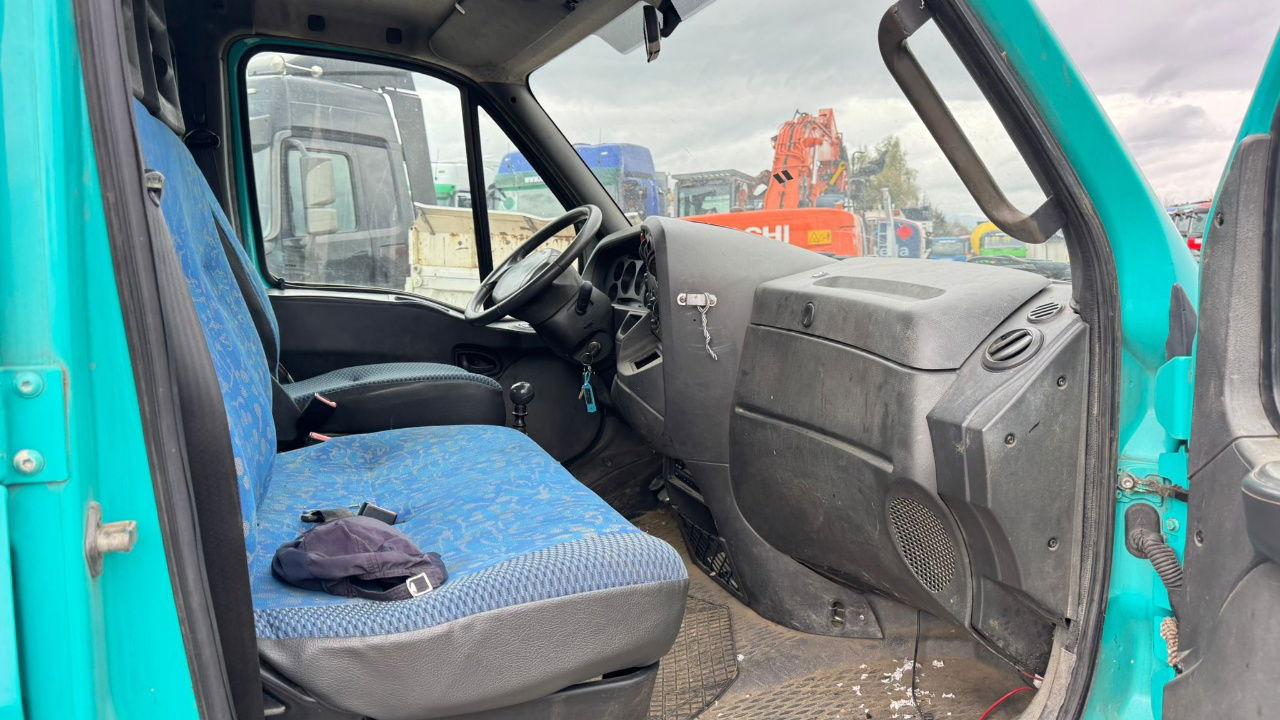 Fourgon plateau, Utilitaire double cabine Iveco Daily 65 C15 stake body - Hiab 045-3 - 7.5M: photos 25 Fourgon plateau, Utilitaire double cabine Iveco Daily 65 C15 stake body - Hiab 045-3 - 7.5M: photos 25