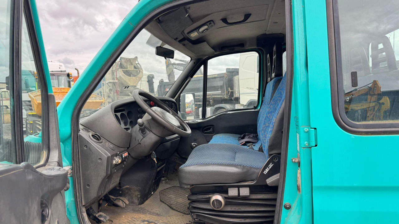 Fourgon plateau, Utilitaire double cabine Iveco Daily 65 C15 stake body - Hiab 045-3 - 7.5M: photos 19 Fourgon plateau, Utilitaire double cabine Iveco Daily 65 C15 stake body - Hiab 045-3 - 7.5M: photos 19