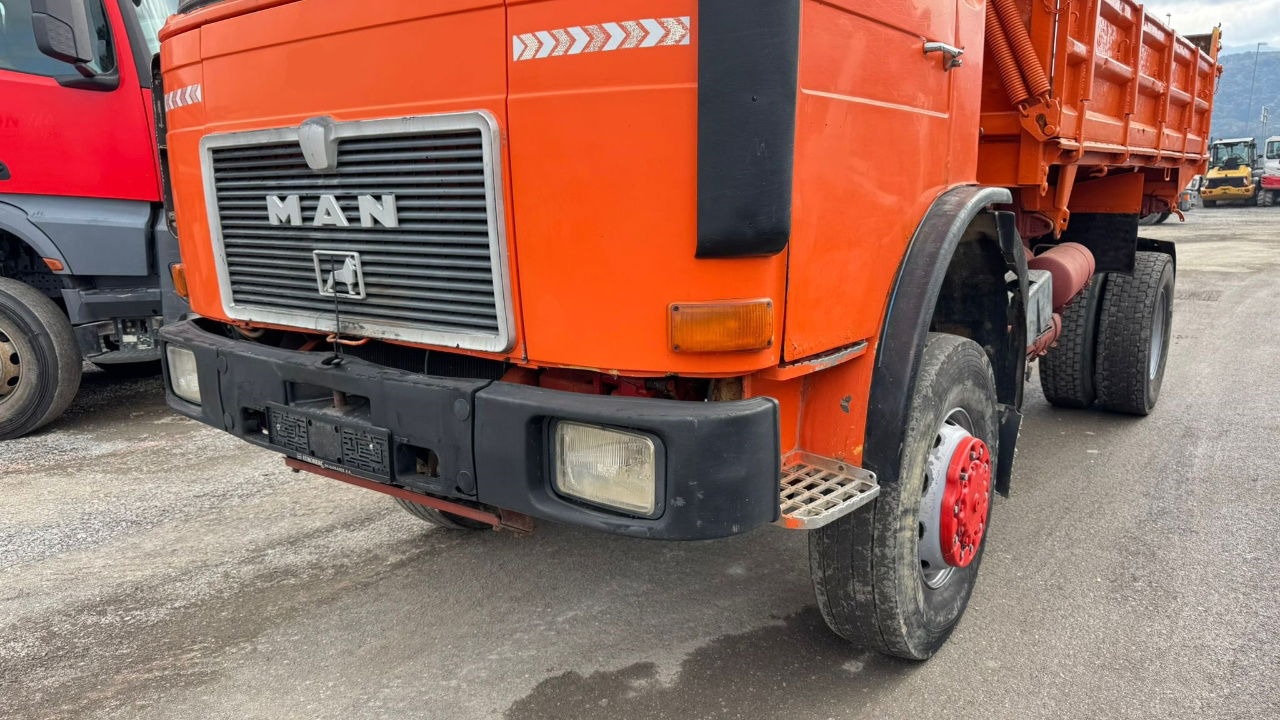 MAN 19.331 4X4 3 sided tipper - ZF Gearbox - Camion benne: photos 2 MAN 19.331 4X4 3 sided tipper - ZF Gearbox - Camion benne: photos 2