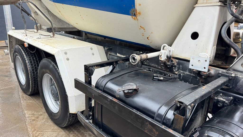 Camion malaxeur MAN 27.414 FE 410A 6x4 stetter - 7m3 - euro 3: photos 8 Camion malaxeur MAN 27.414 FE 410A 6x4 stetter - 7m3 - euro 3: photos 8