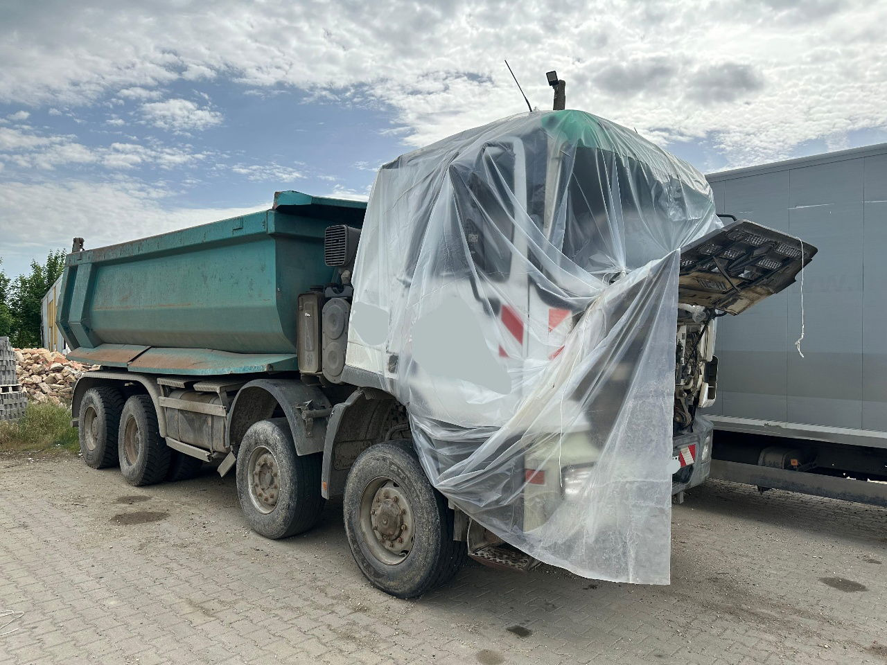 Mercedes-Benz Actros 4141 K 8x6 mulda tipper - damaged - Camion benne: photos 1 Mercedes-Benz Actros 4141 K 8x6 mulda tipper - damaged - Camion benne: photos 1