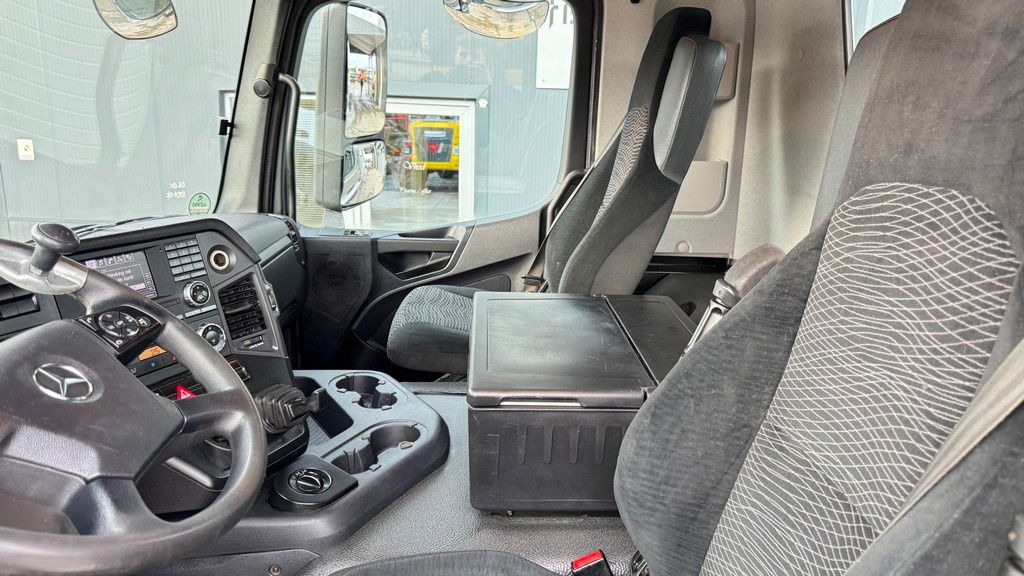 Camion benne Mercedes-Benz Arocs 2643 6X4 meiller bordmatic tipper: photos 27 Camion benne Mercedes-Benz Arocs 2643 6X4 meiller bordmatic tipper: photos 27