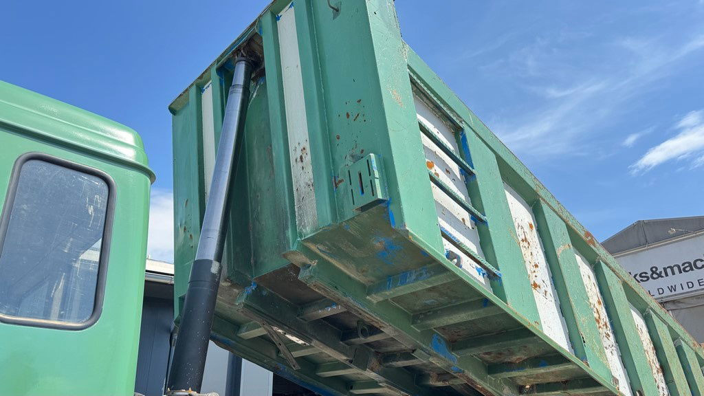 Camion benne Mercedes-Benz SK 3235 8X4 tipper - V8: photos 8