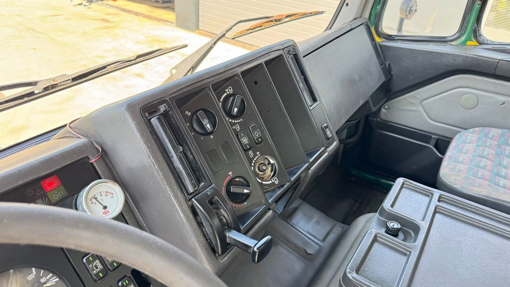 Camion benne Mercedes-Benz SK 3235 8X4 tipper - V8: photos 26