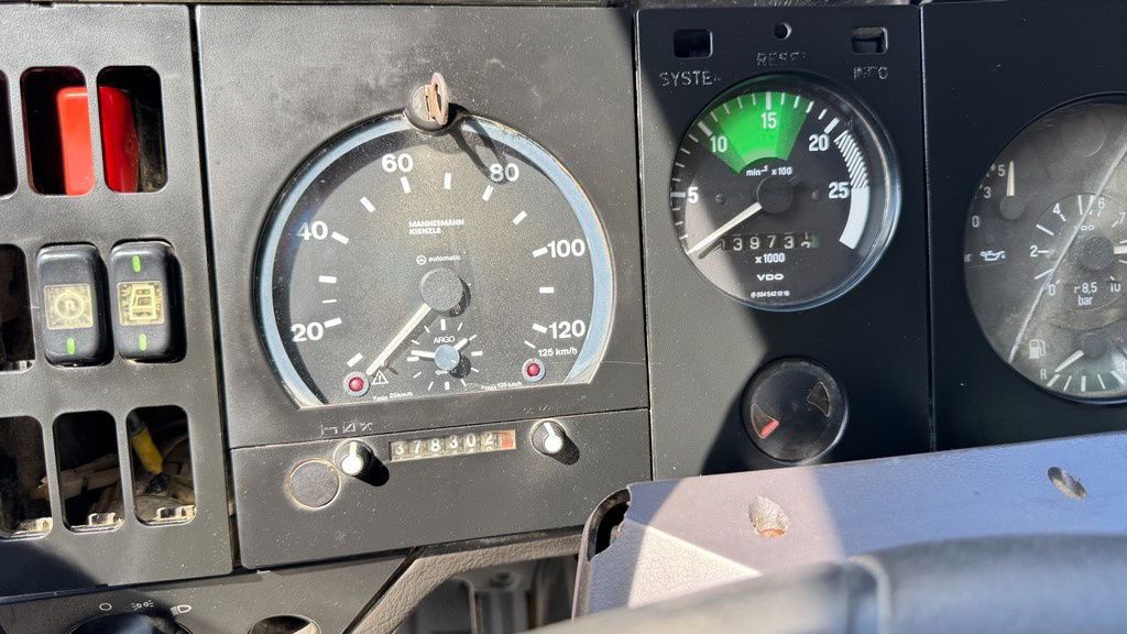 Camion benne Mercedes-Benz SK 3235 8X4 tipper - V8: photos 25